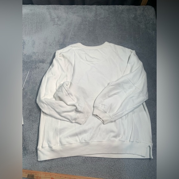 Aerie White Graphic Mickey Mouse Crewneck sweatshirt medium - Picture 11 of 12